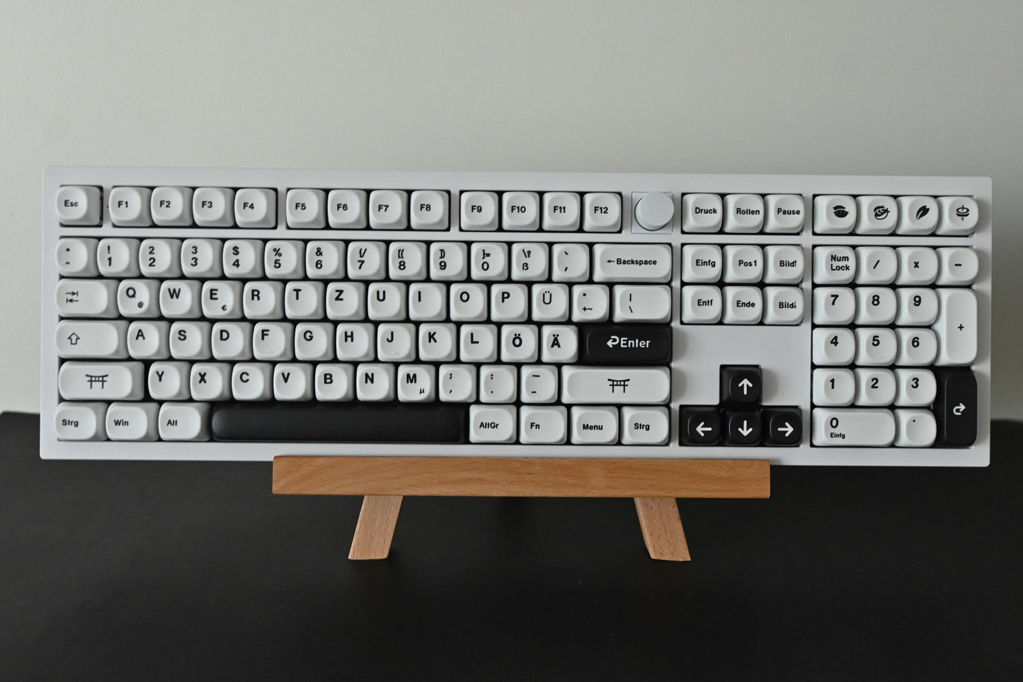 Black and White Japan Theme Keycap Set (German Layout)