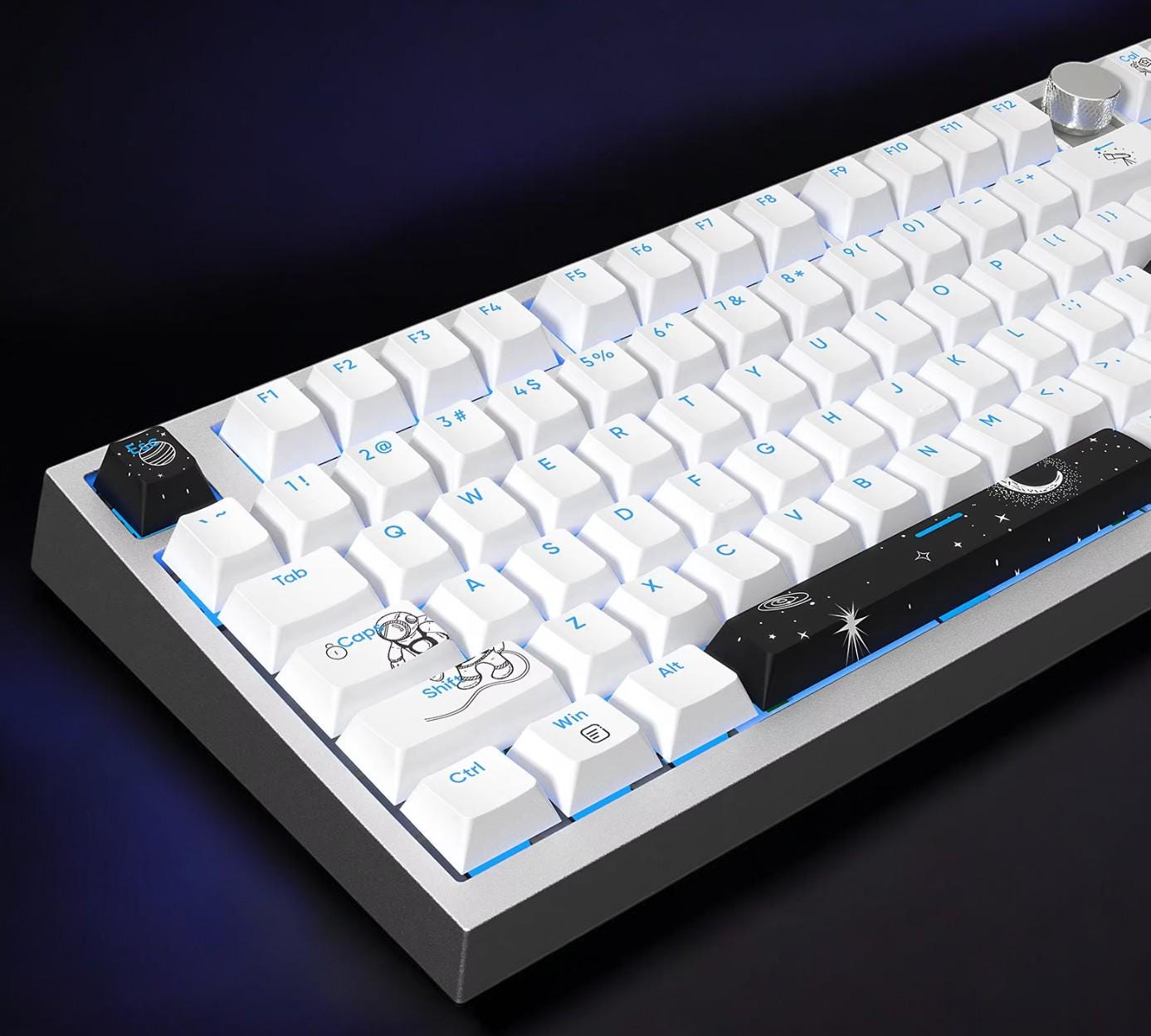 Backlit Black and White Astronaut keycap Set