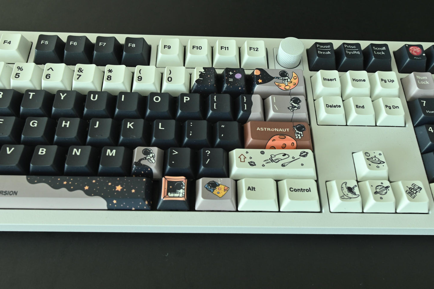 Cartoon Astronaut Space Flight Keycap Set