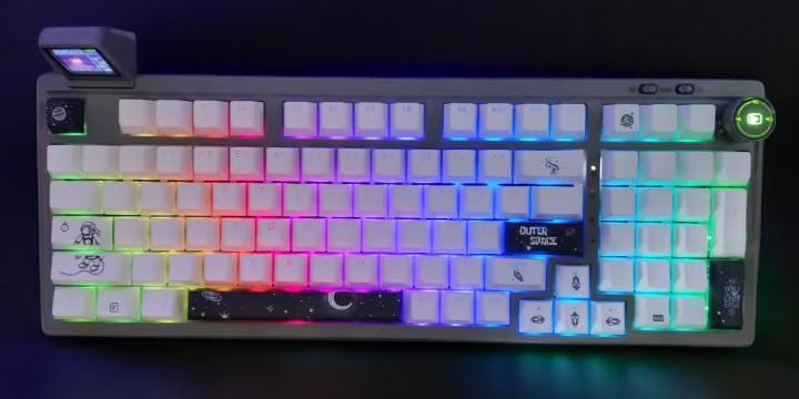 Backlit Black and White Astronaut keycap Set